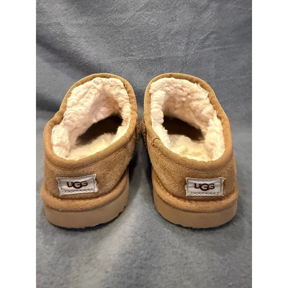 UGG Kids Classic Slipper Chestnut Suede Sheepskin Lining Slip On Shoes size 4
